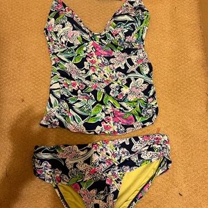 Lilly Pulitzer swim suit like new.
